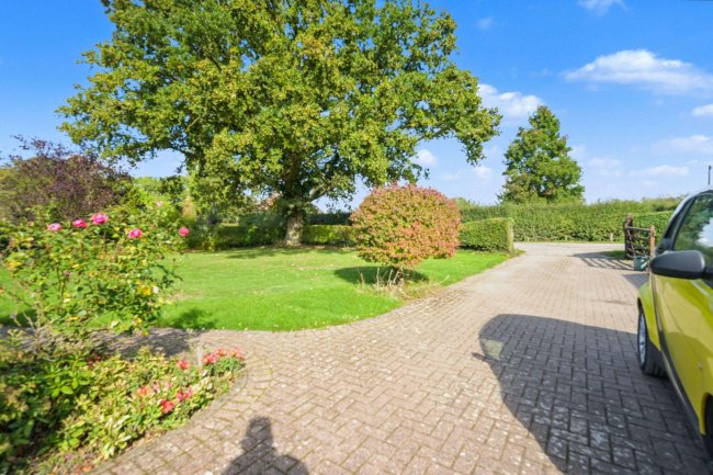 Chellows Gate, Chellows Lane, Crowhurst, Lingfield, Surrey RH7 6LU 7