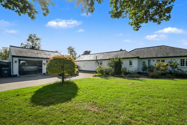 Chellows Gate, Chellows Lane, Crowhurst, Lingfield, Surrey RH7 6LU 7