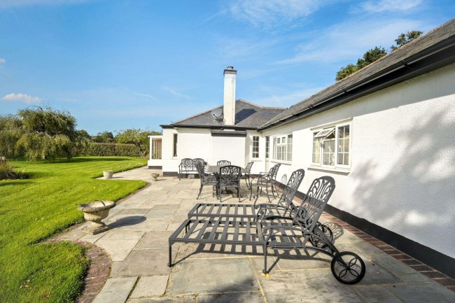 Chellows Gate, Chellows Lane, Crowhurst, Lingfield, Surrey RH7 6LU 7