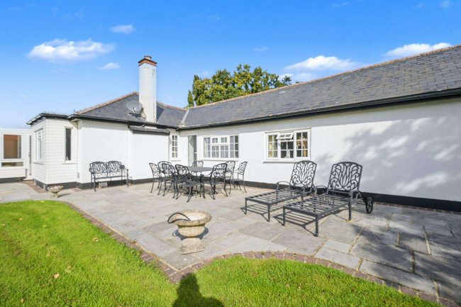 Chellows Gate, Chellows Lane, Crowhurst, Lingfield, Surrey RH7 6LU 7