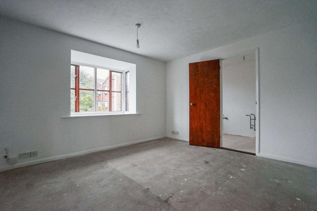 44 Summerhill Way, Mitcham CR4 2NJ 8