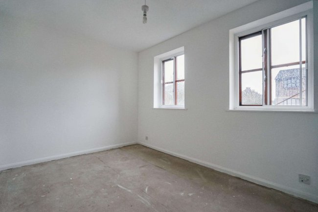 44 Summerhill Way, Mitcham CR4 2NJ 8