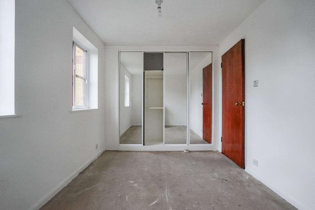 44 Summerhill Way, Mitcham CR4 2NJ 8