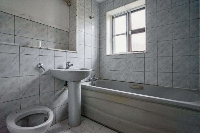 44 Summerhill Way, Mitcham CR4 2NJ 8