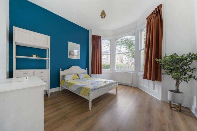 Flat B, 102 Breakspears Road, London SE4 1UD 1