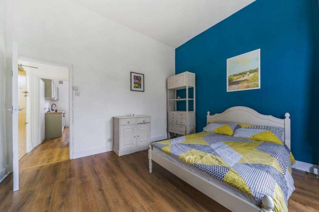 Flat B, 102 Breakspears Road, London SE4 1UD 1