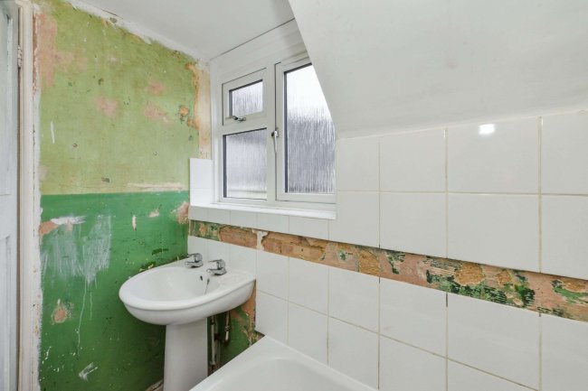 42 Horslow Street, Potton, Sandy Beds SG19 2NX 8