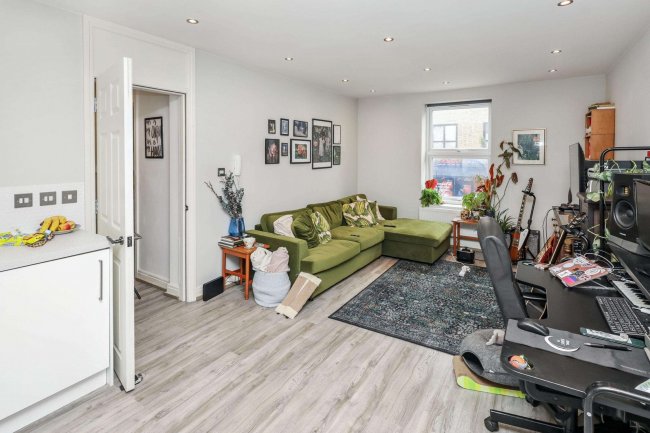 Flat 4, 68 Boston Road, Hanwell, London, W7 2ET 1