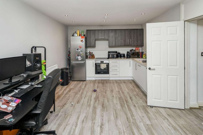 Flat 4, 68 Boston Road, Hanwell, London, W7 2ET 1