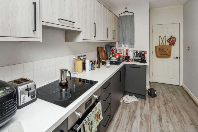 Flat 5, 68 Boston Road, Hanwell, London, W7 2ET 2