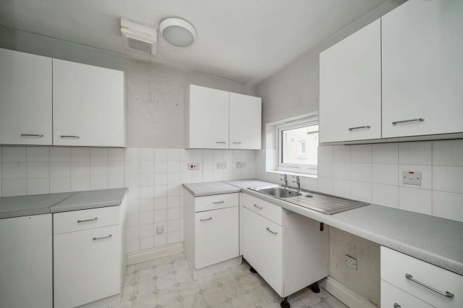 Flat A, 30 Windlesham Gardens, Brighton, East Sussex, BN1 3AJ 6