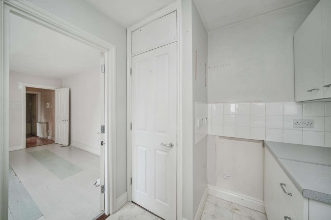 Flat A, 30 Windlesham Gardens, Brighton, East Sussex, BN1 3AJ 6