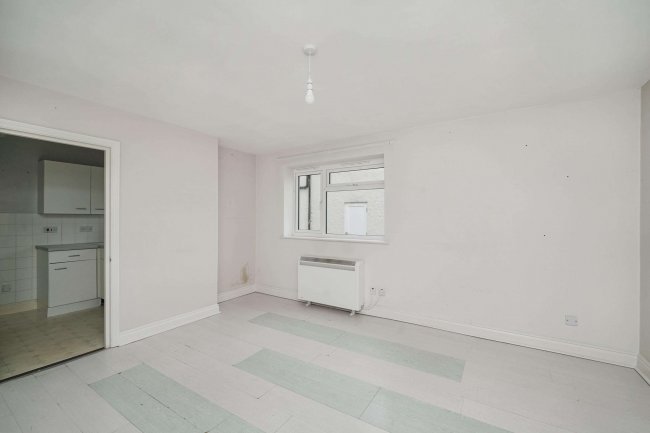 Flat A, 30 Windlesham Gardens, Brighton, East Sussex, BN1 3AJ 6