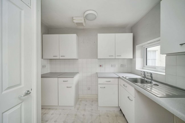 Flat A, 30 Windlesham Gardens, Brighton, East Sussex, BN1 3AJ 6