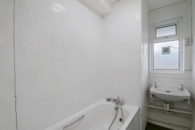 Flat 65, George Downing Estate, Cazenove Road, Stoke Newington, N16 6BE 2