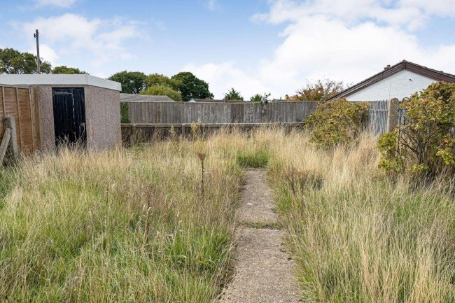 9 Solent Gardens, Freshwater, Isle of Wight, PO40 9PN 4