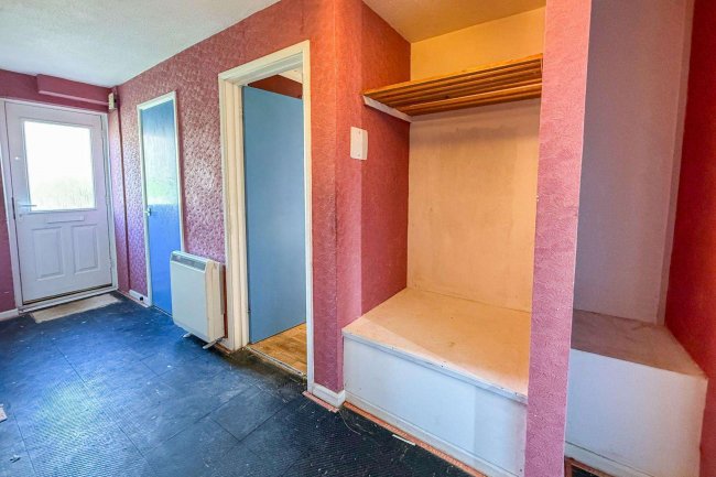 9 Solent Gardens, Freshwater, Isle of Wight, PO40 9PN 4