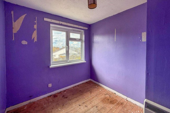 9 Solent Gardens, Freshwater, Isle of Wight, PO40 9PN 4