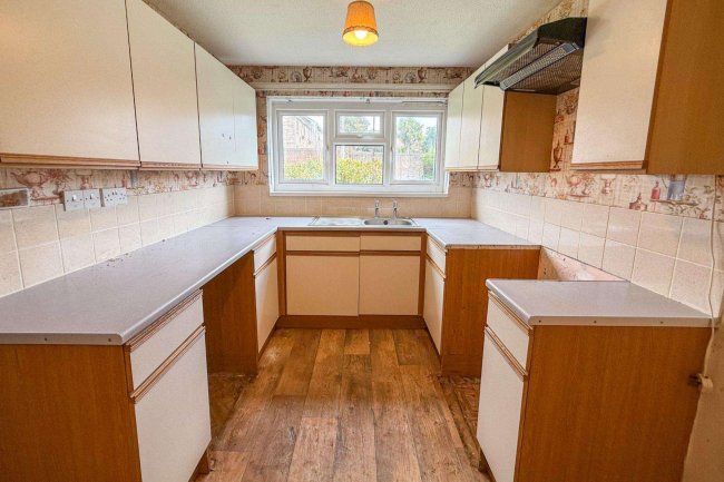 9 Solent Gardens, Freshwater, Isle of Wight, PO40 9PN 4