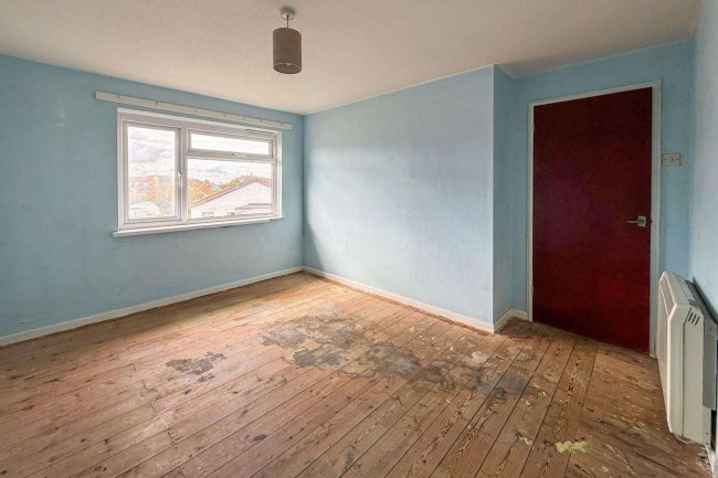 9 Solent Gardens, Freshwater, Isle of Wight, PO40 9PN 4