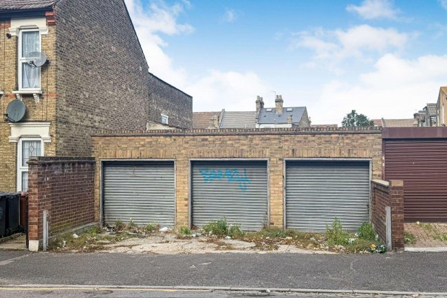 Garages adjacent to 2A Eldon Road, Walthamstow, London, E17 7BZ 6