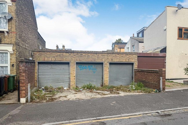 Garages adjacent to 2A Eldon Road, Walthamstow, London, E17 7BZ 6