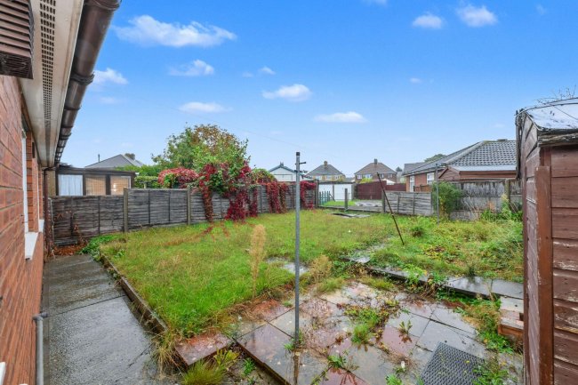 23 Rowan Crescent, Biggleswade SG18 0PQ 9