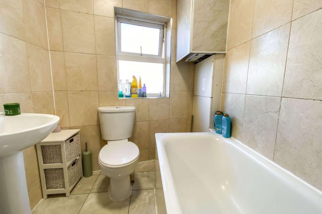 2B Chestnut Grove, Balham, London SW12 8JD 3