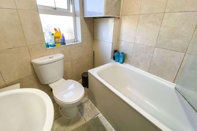 2B Chestnut Grove, Balham, London SW12 8JD 3