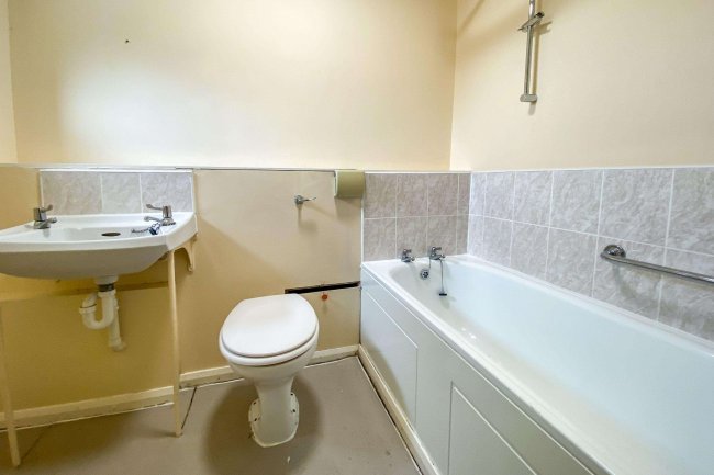 22 The Glebe, Calne, Wiltshire, SN11 8HB 3