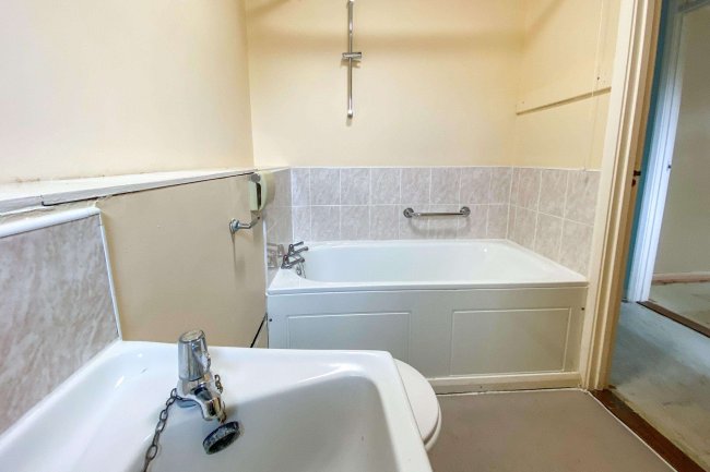 22 The Glebe, Calne, Wiltshire, SN11 8HB 3