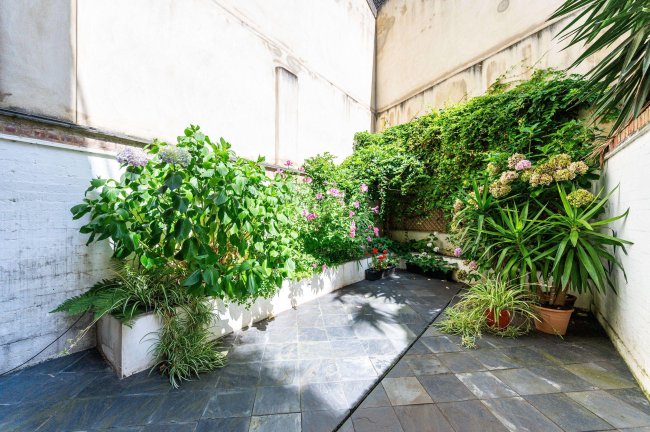 27 Eaton Row, Belgravia, London SW1W 0JA 4