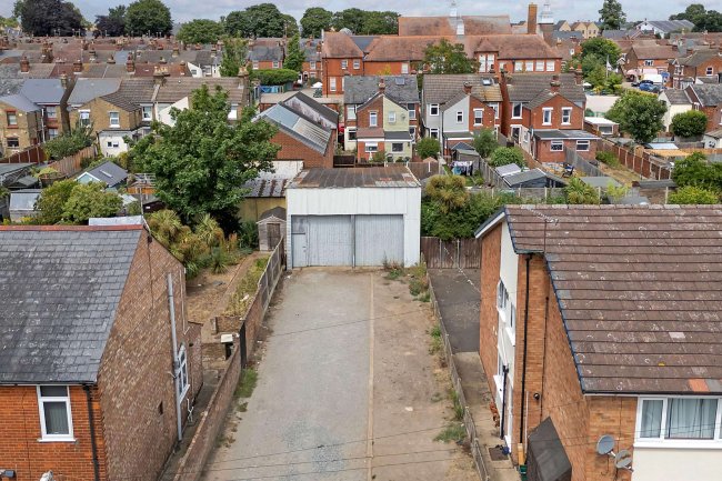 39 Claudius Road, Colchester, CO2 7RR 24