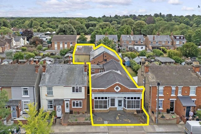 39 Claudius Road, Colchester, CO2 7RR 24