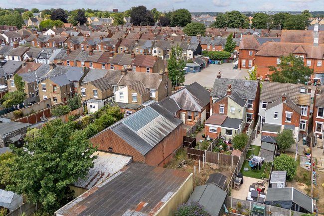 39 Claudius Road, Colchester, CO2 7RR 24