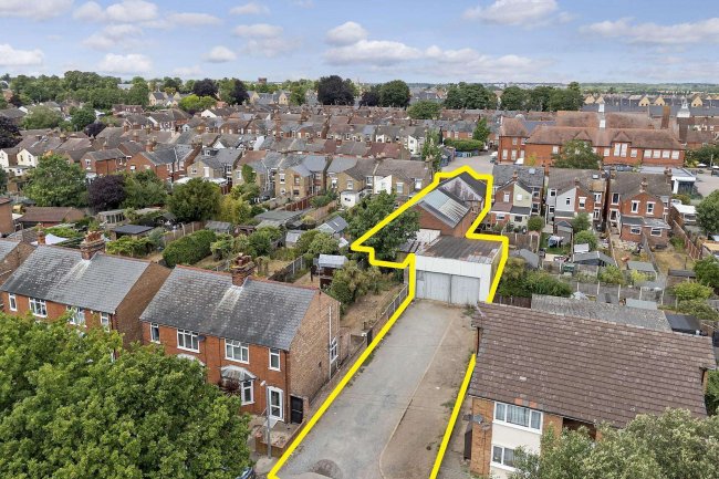 39 Claudius Road, Colchester, CO2 7RR 24