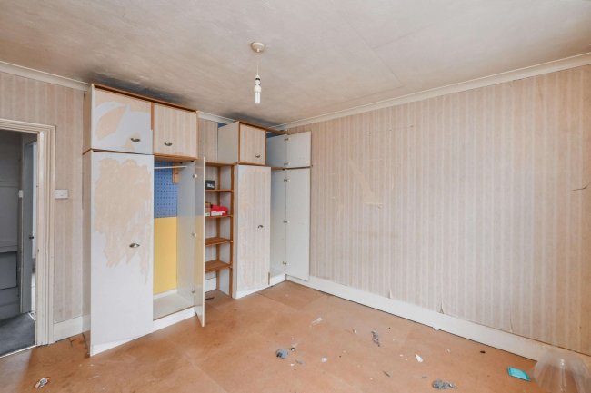 13 Roman Street, Hoddesdon, Hertfordshire, EN11 8JH 1