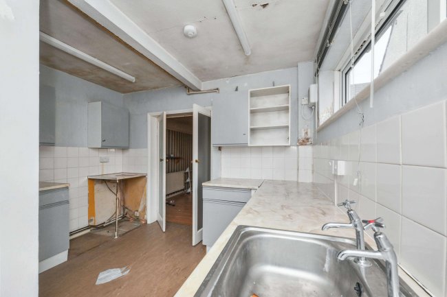 13 Roman Street, Hoddesdon, Hertfordshire, EN11 8JH 1