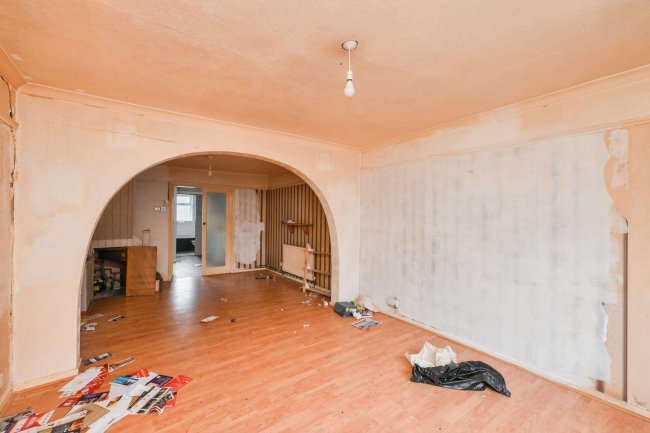 13 Roman Street, Hoddesdon, Hertfordshire, EN11 8JH 1