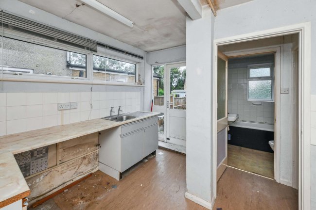 13 Roman Street, Hoddesdon, Hertfordshire, EN11 8JH 1