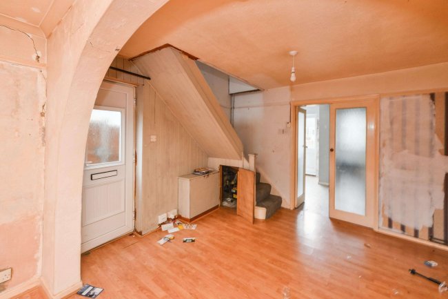 13 Roman Street, Hoddesdon, Hertfordshire, EN11 8JH 1