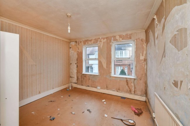 13 Roman Street, Hoddesdon, Hertfordshire, EN11 8JH 1