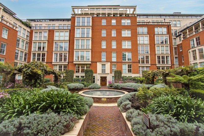 3 Francis House, Coleridge Gardens, Chelsea, London, SW10 0RP 3