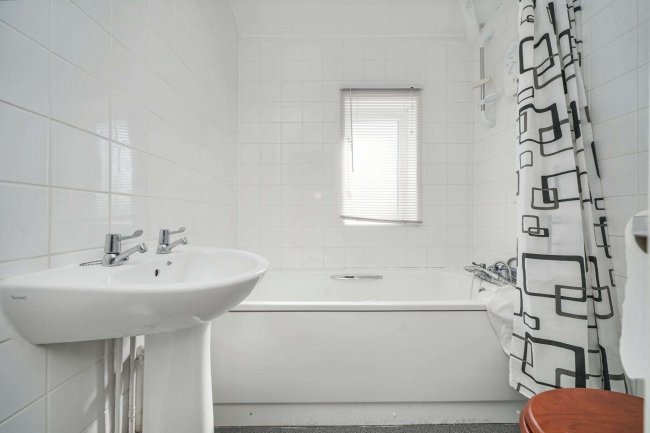 10 Drift Way, Colnbrook, Slough SL3 0LQ 7