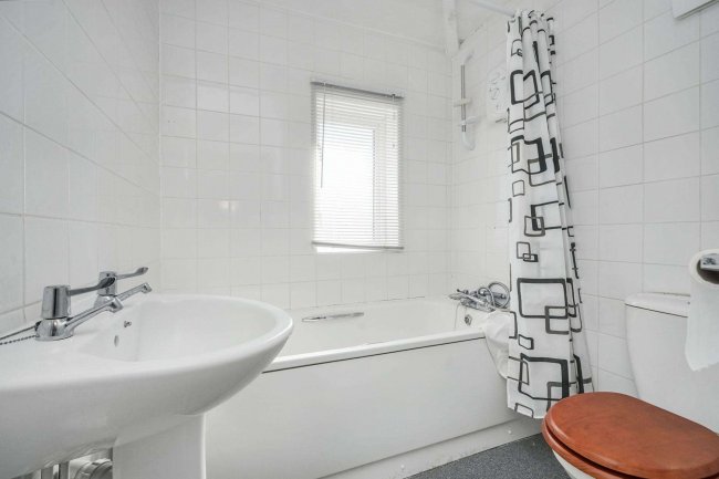 10 Drift Way, Colnbrook, Slough SL3 0LQ 7