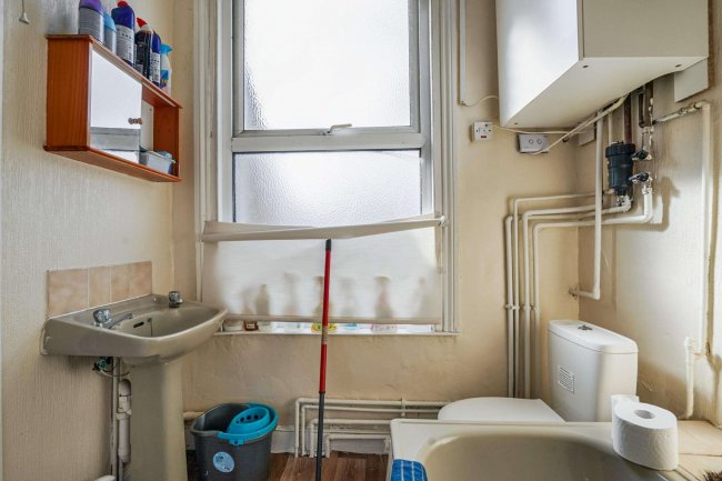 Flat 1, 110 Portland Road, South Norwood London, SE25 4PJ 3