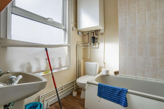 Flat 1, 110 Portland Road, South Norwood London, SE25 4PJ 3