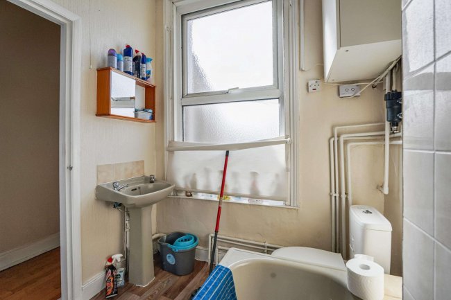 Flat 1, 110 Portland Road, South Norwood London, SE25 4PJ 3