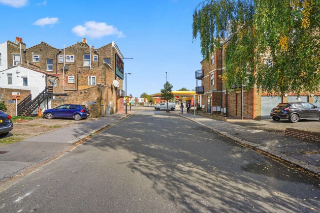 Flat 1, 110 Portland Road, South Norwood London, SE25 4PJ 3