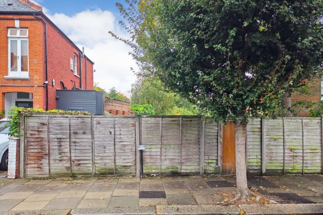 20 Hoveden Road, Cricklewood, London NW2 3XD 7